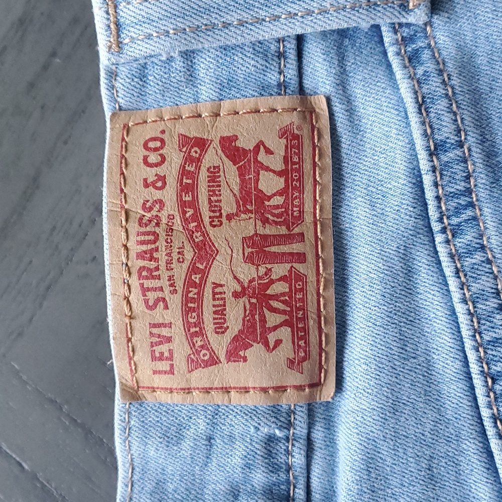 Levi's Mid-Rise Shorts - Picture 3 of 11
